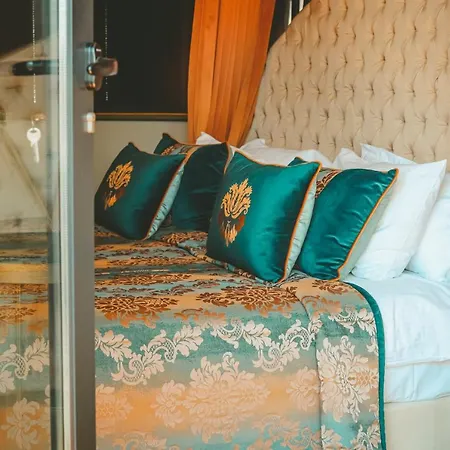 Hotell Mirart Boutique & 3*
