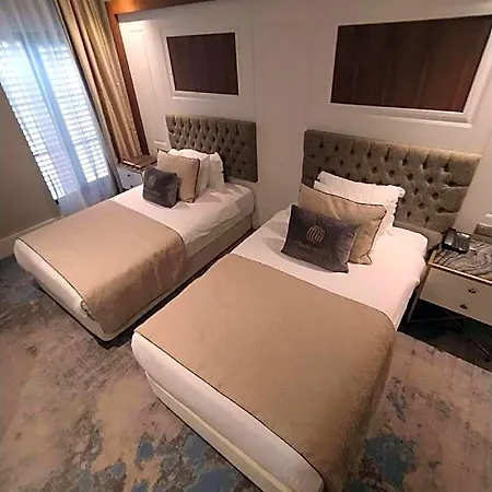 Hotel Mirart Boutique & 3*